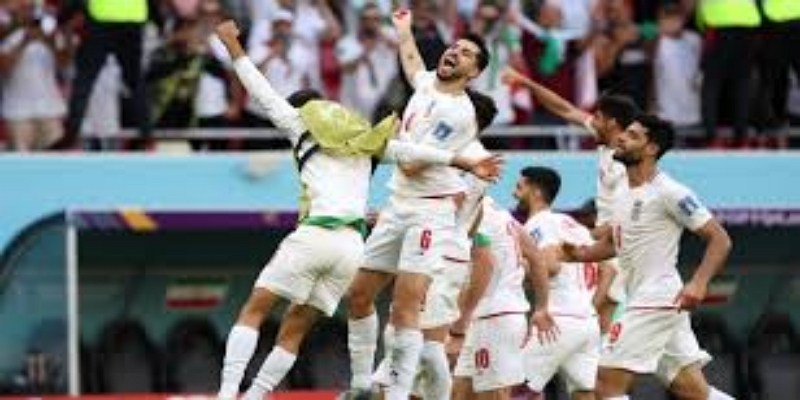 绿茵场外的真实人生：球迷与竞技者的双重身份- ag尊龙