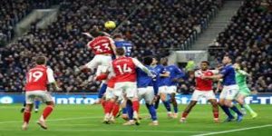 英超争冠格局重塑：切尔西领跑，阿森纳搅局   -ag尊龙